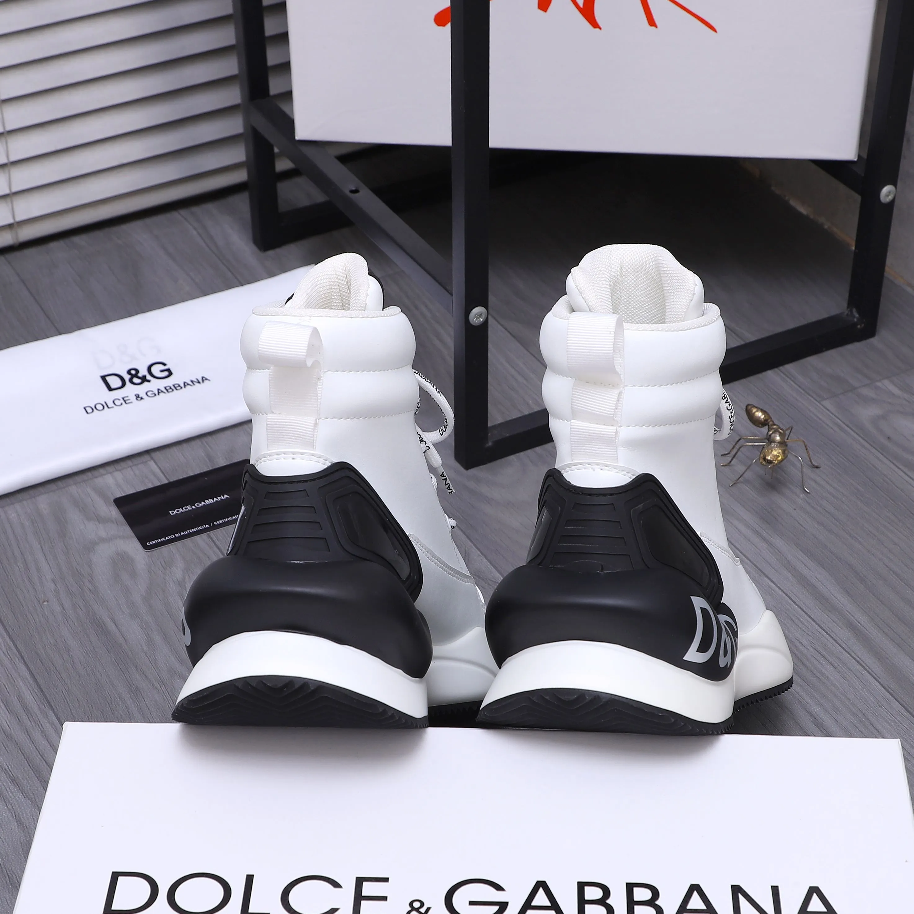 Men's shoes 💰p540 Product trademark: DG (Dolce & Gabbana) high-top casual shoes for couples. Regular size: 36-46 (45.46 is custom-made and non-returnable) Product materials: Selected cowhide stitching upper, mesh lining, cowhide insole, rubber outsole